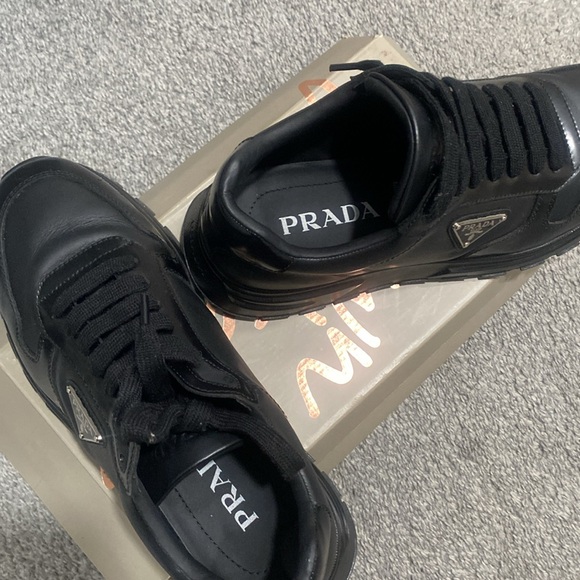 Prada sneakers new but no box - Picture 2 of 4